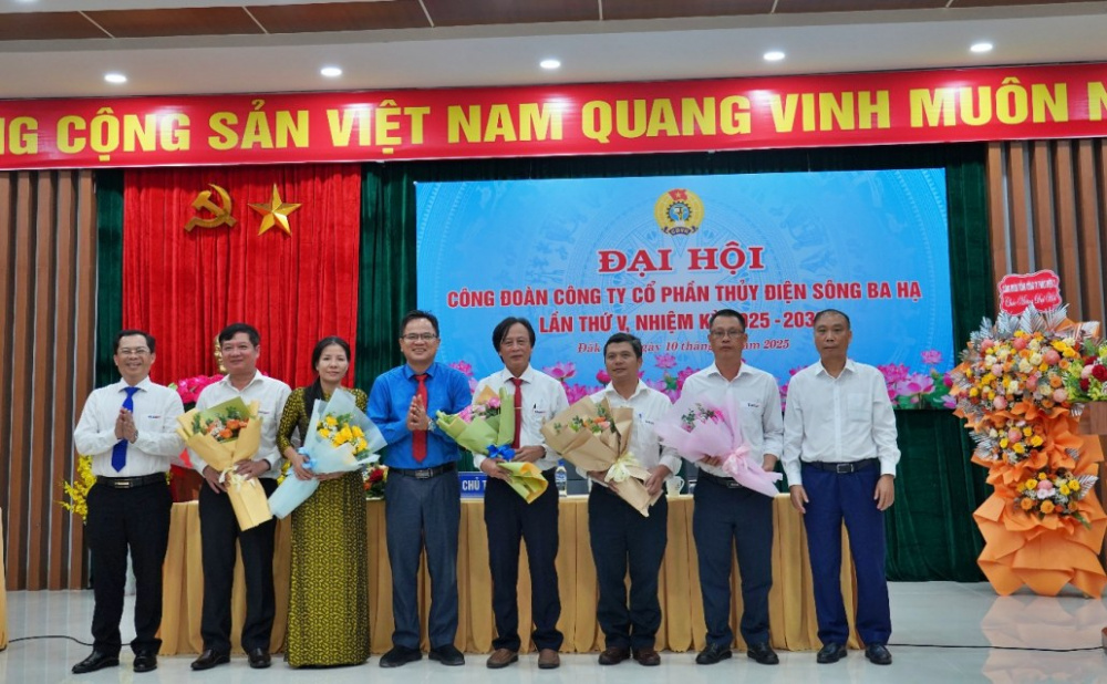 Ban chấp hành công đoàn nhiệm kỳ mới