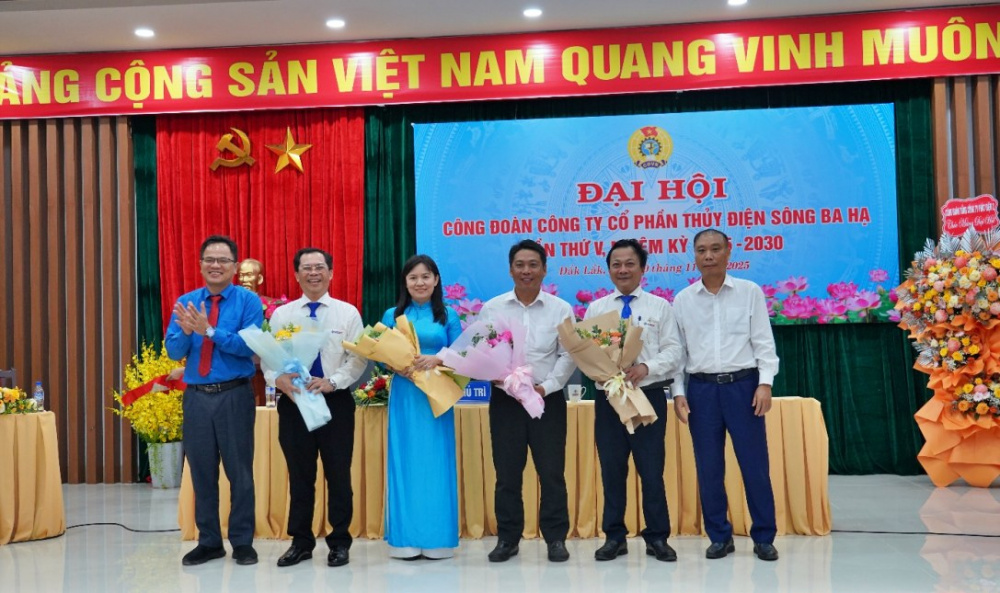 chia tay ban chấp hành khóa IV