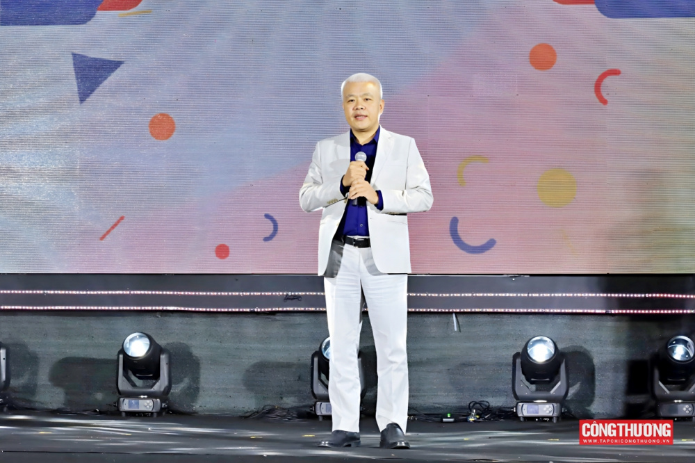 Chính thức khai mạc Tuần lễ Thương mại điện tử Quốc gia: Người tiêu dùng "Vui là sắm - Sắm là vui"