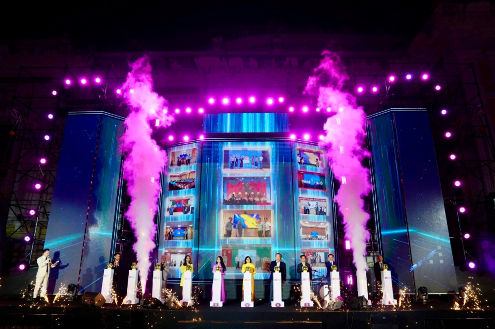 Chính thức khai mạc Tuần lễ Thương mại điện tử Quốc gia: Người tiêu dùng "Vui là sắm - Sắm là vui"