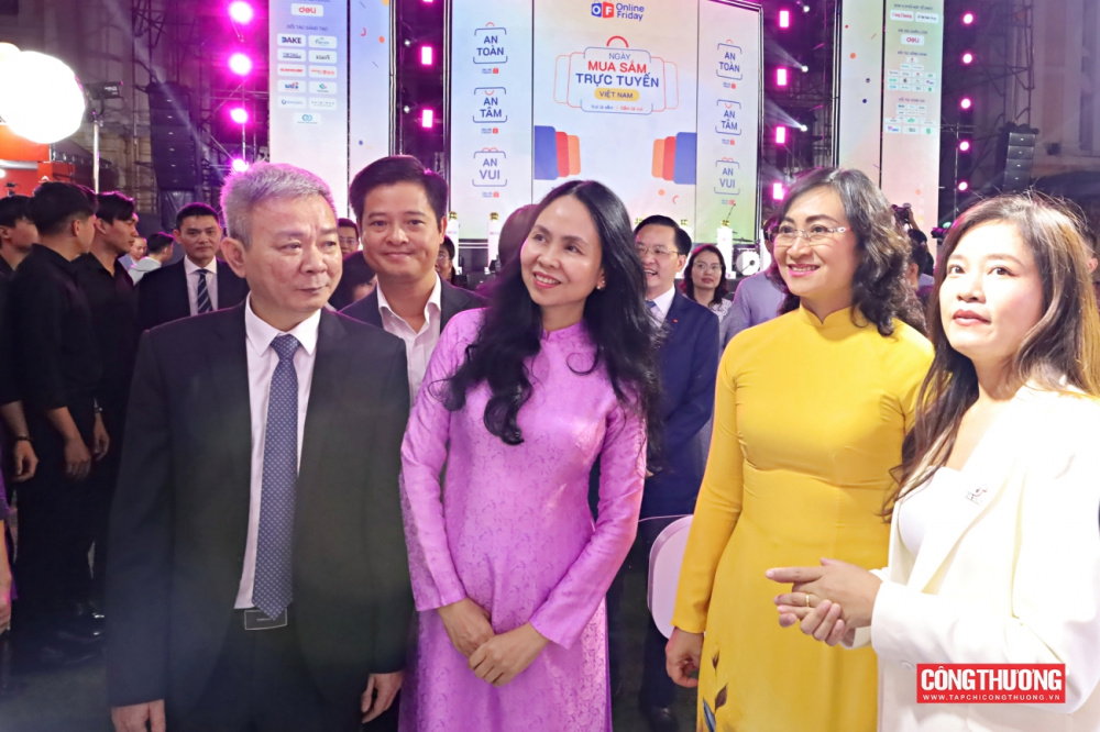 Chính thức khai mạc Tuần lễ Thương mại điện tử Quốc gia: Người tiêu dùng "Vui là sắm - Sắm là vui"