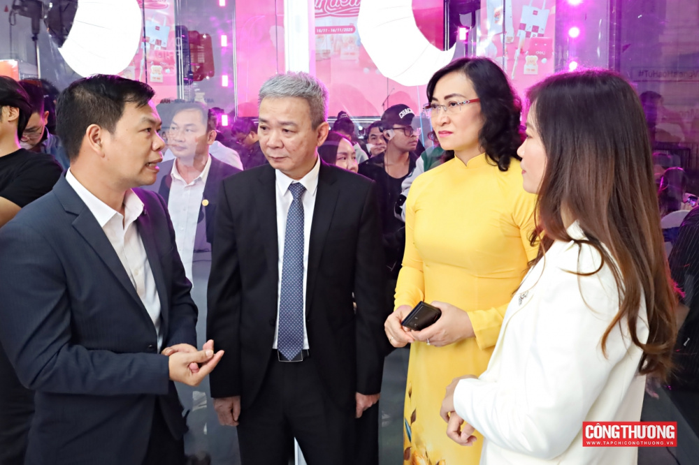 Chính thức khai mạc Tuần lễ Thương mại điện tử Quốc gia: Người tiêu dùng "Vui là sắm - Sắm là vui"