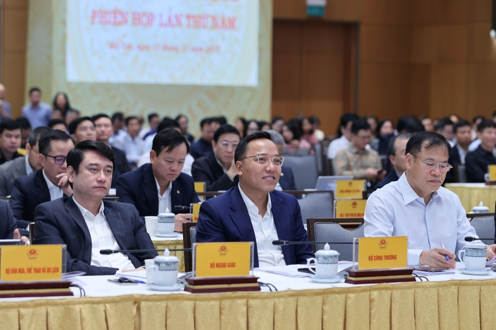 thứ trưởng Long