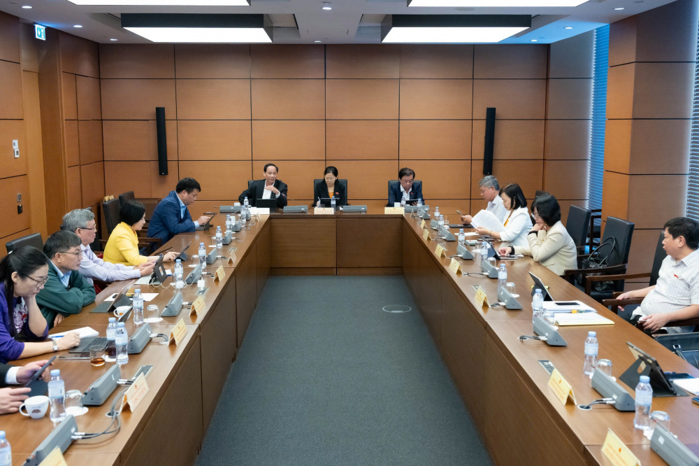 Nghiên cứu đưa các chính sách vượt trội, đột phá về giáo dục, y tế vào các Nghị quyết của Quốc hội