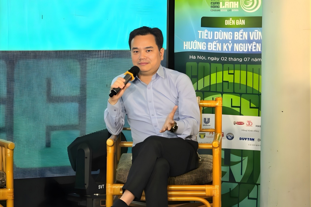 Ban giám khảo có Ông Cù Huy Quang, Trưởng phòng Hiệu quả năng lượng và chuyển đổi xanh, Cục Đổi mới sáng tạo, Chuyển đổi xanh và Khuyến công, Bộ Công Thương