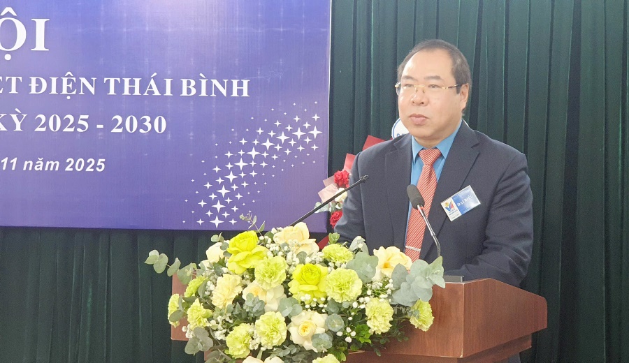 Đồng chí Đỗ Đức Hùng – Chủ tịch Công đoàn Điện lực Việt Nam phát biểu chỉ đạo tại Hội nghị