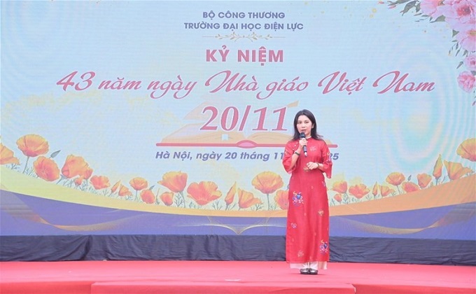 PGS.TS. Nguyễn Tố Tâm – Trưởng Khoa Kế toán tài chính chia sẻ tại buổi lễ.