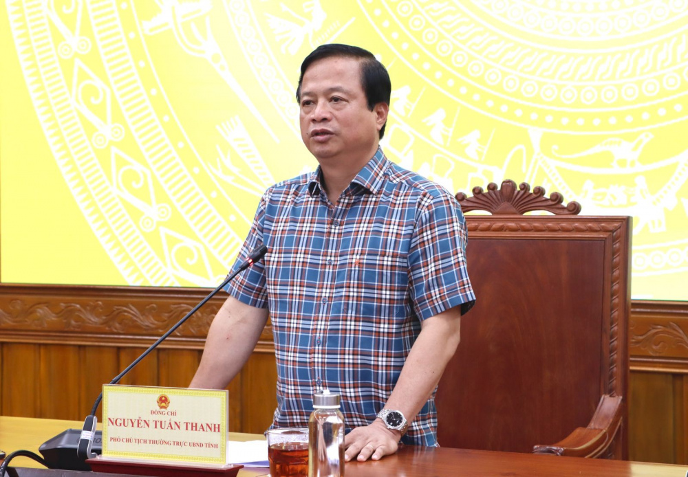 hó Chủ tịch Thường trực UBND tỉnh Nguyễn Tuấn Thanh thông tin tình hình mưa lũ, các biện pháp ứng phó với thiên tai đã được triển khai trên địa bàn tỉnh. 