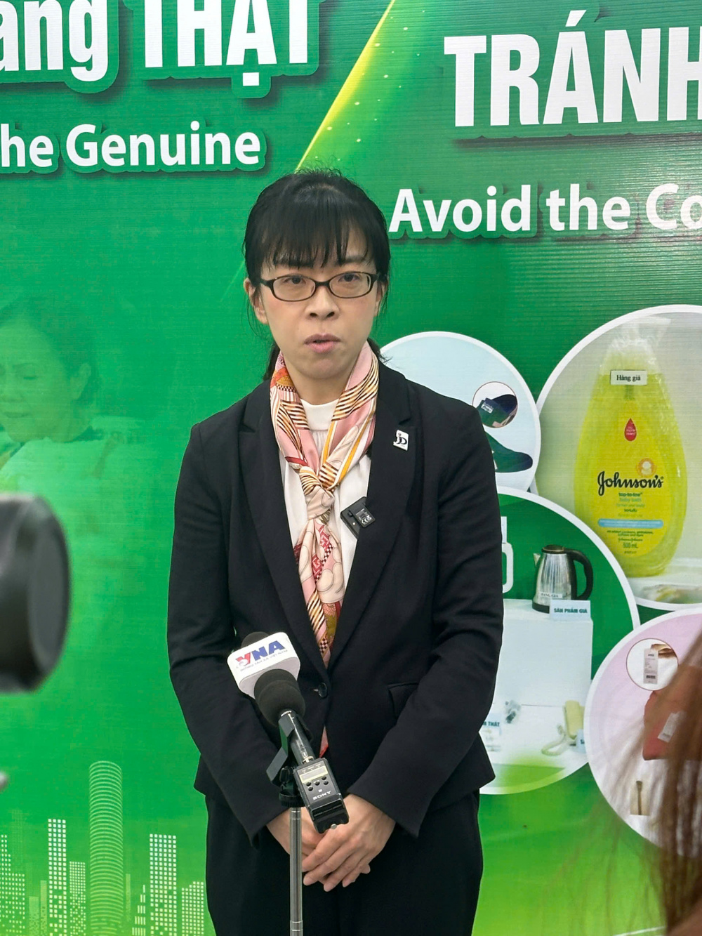 trên 500 sản phẩm thật - giả, được lực lượng quản lý thị trường thu thập trong quá trình kiểm tra, xử lý vi phạm