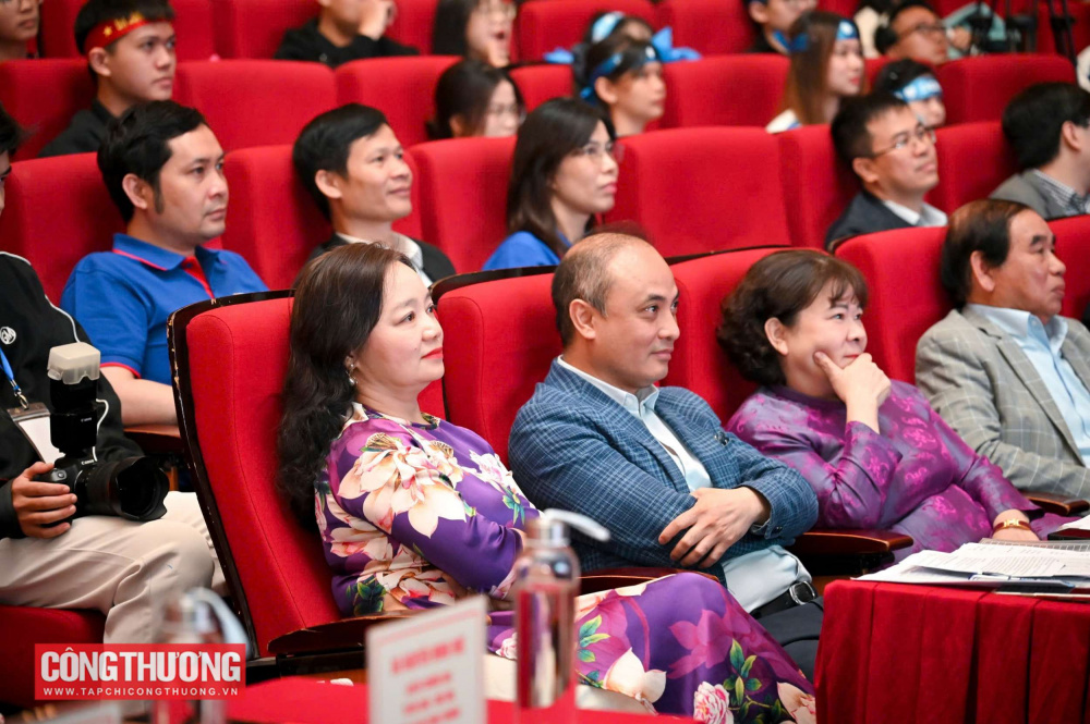 [ĐANG DIỄN RA] Vòng Chung kết Cuộc thi "Tìm hiểu pháp luật về sử dụng năng lượng tiết kiệm và hiệu quả"