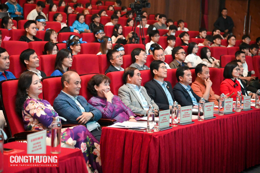 [ĐANG DIỄN RA] Vòng Chung kết Cuộc thi "Tìm hiểu pháp luật về sử dụng năng lượng tiết kiệm và hiệu quả"