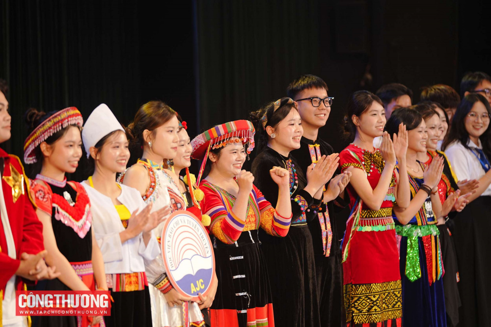 [ĐANG DIỄN RA] Vòng Chung kết Cuộc thi "Tìm hiểu pháp luật về sử dụng năng lượng tiết kiệm và hiệu quả"