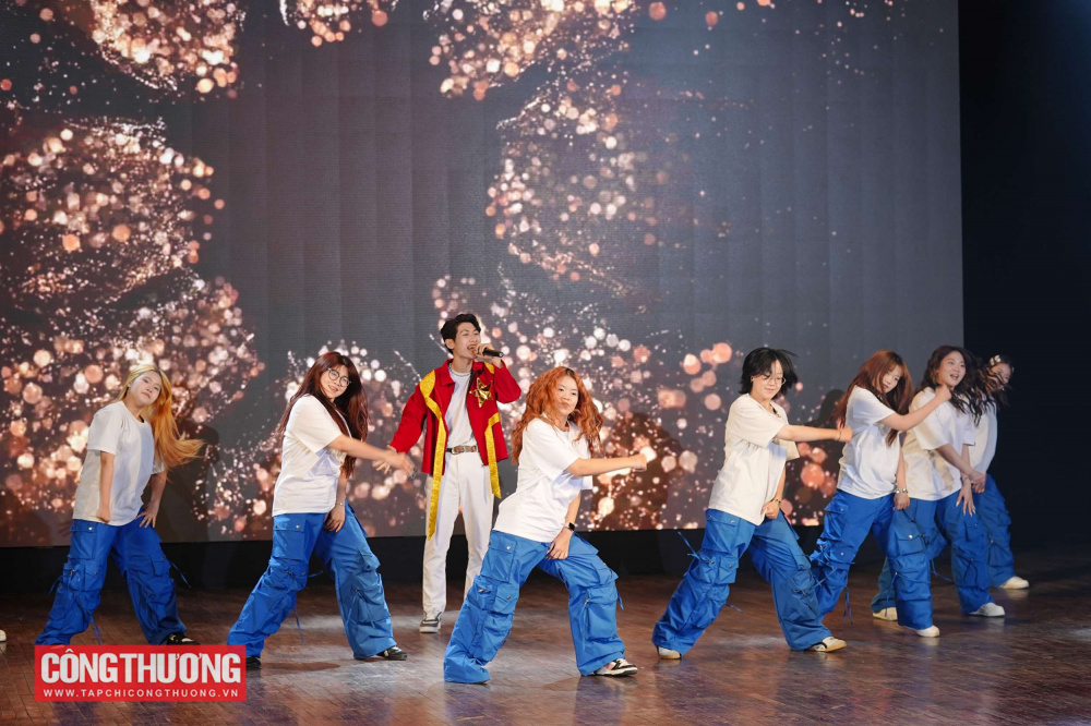 [ĐANG DIỄN RA] Vòng Chung kết Cuộc thi "Tìm hiểu pháp luật về sử dụng năng lượng tiết kiệm và hiệu quả"