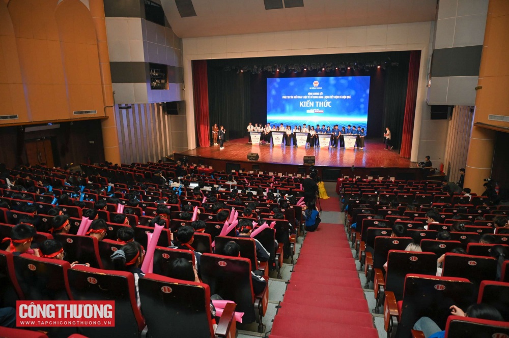 Đội thi UNETI xuất sắc giành Giải Nhất tại Vòng Chung kết Cuộc thi Tìm hiểu Pháp luật về sử dụng năng lượng tiết kiệm và hiệu quả 14 Vòng Chung kết Cuộc thi Tìm hiểu Pháp luật về sử dụng năng lượng tiết kiệm và hiệu quả