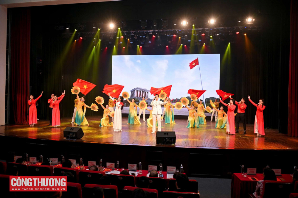 Đội thi UNETI xuất sắc giành Giải Nhất tại Vòng Chung kết Cuộc thi Tìm hiểu Pháp luật về sử dụng năng lượng tiết kiệm và hiệu quả 6 Vòng Chung kết Cuộc thi Tìm hiểu Pháp luật về sử dụng năng lượng tiết kiệm và hiệu quả