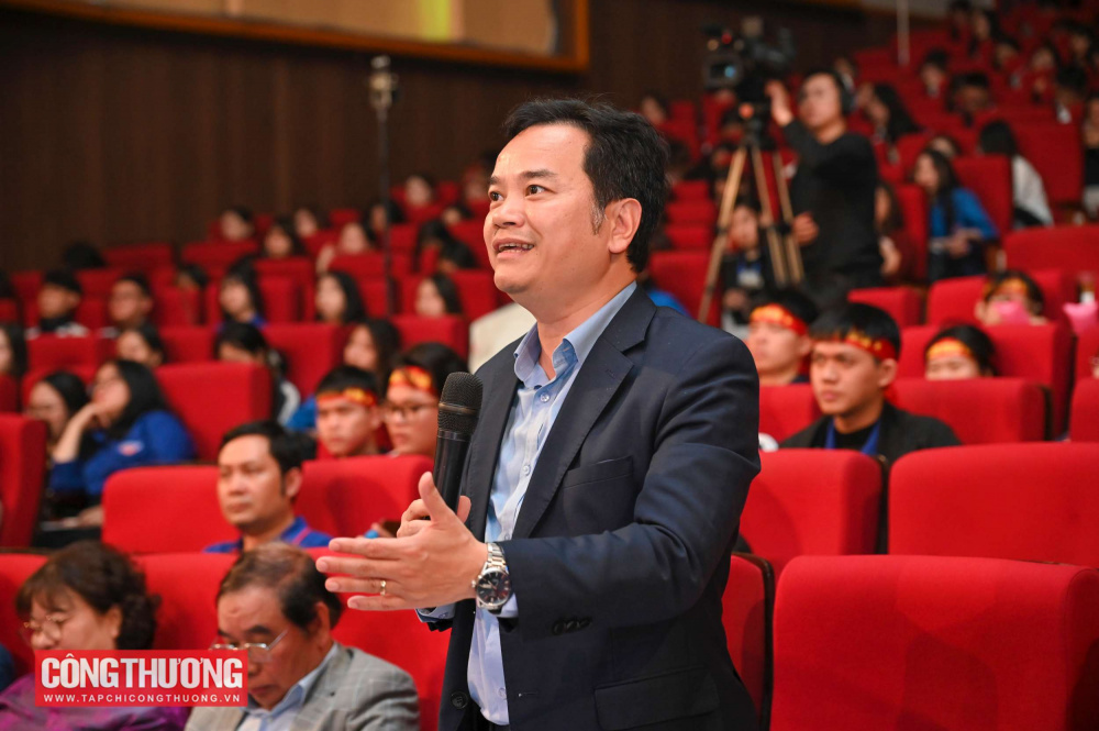 Đội thi UNETI xuất sắc giành Giải Nhất tại Vòng Chung kết Cuộc thi Tìm hiểu Pháp luật về sử dụng năng lượng tiết kiệm và hiệu quả 16 Vòng Chung kết Cuộc thi Tìm hiểu Pháp luật về sử dụng năng lượng tiết kiệm và hiệu quả