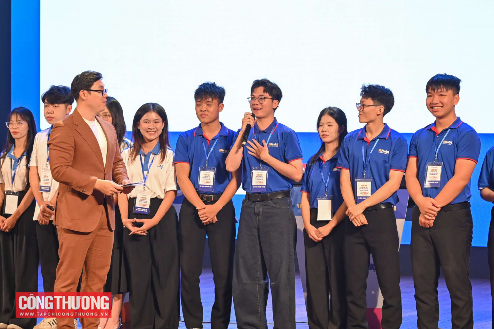 Đội thi UNETI xuất sắc giành Giải Nhất tại Vòng Chung kết Cuộc thi Tìm hiểu Pháp luật về sử dụng năng lượng tiết kiệm và hiệu quả 12 Vòng Chung kết Cuộc thi Tìm hiểu Pháp luật về sử dụng năng lượng tiết kiệm và hiệu quả