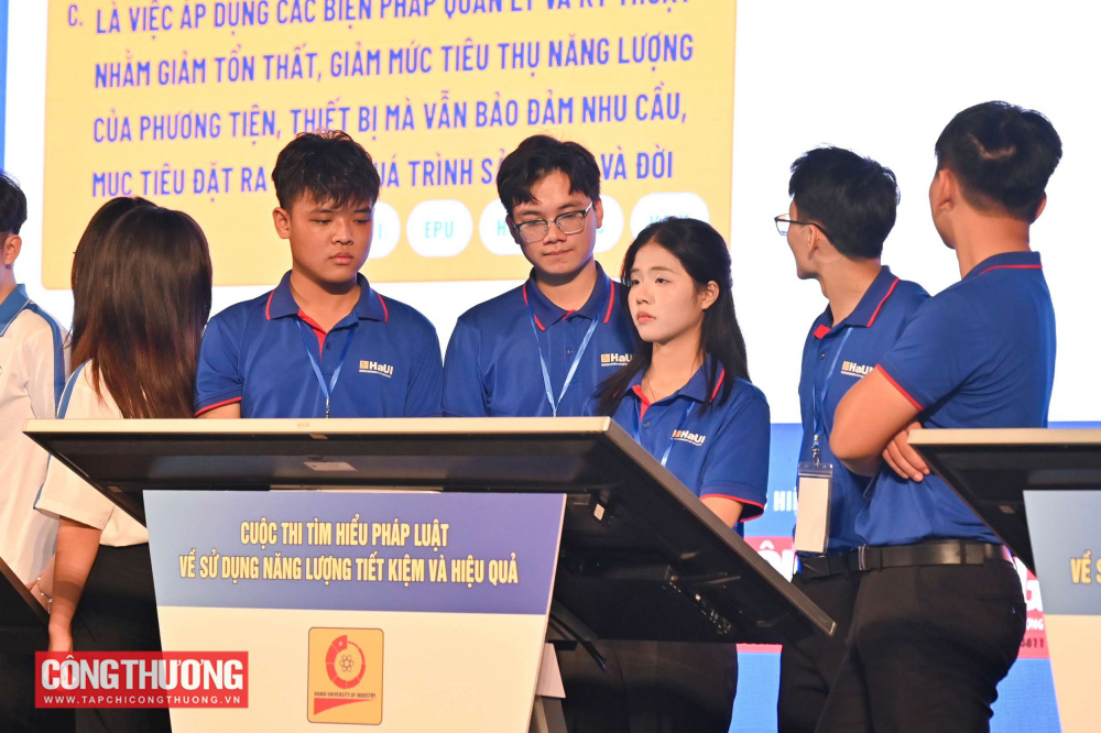 Đội thi UNETI xuất sắc giành Giải Nhất tại Vòng Chung kết Cuộc thi Tìm hiểu Pháp luật về sử dụng năng lượng tiết kiệm và hiệu quả 15 Vòng Chung kết Cuộc thi Tìm hiểu Pháp luật về sử dụng năng lượng tiết kiệm và hiệu quả