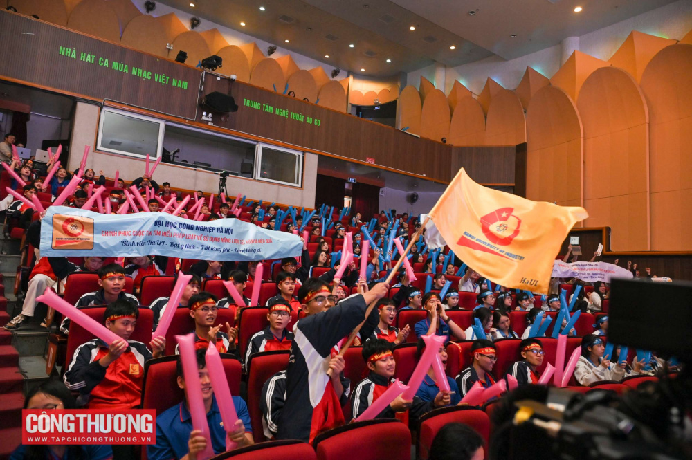 Đội thi UNETI xuất sắc giành Giải Nhất tại Vòng Chung kết Cuộc thi Tìm hiểu Pháp luật về sử dụng năng lượng tiết kiệm và hiệu quả 17 Vòng Chung kết Cuộc thi Tìm hiểu Pháp luật về sử dụng năng lượng tiết kiệm và hiệu quả