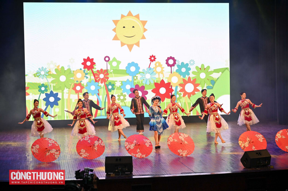 Đội thi UNETI xuất sắc giành Giải Nhất tại Vòng Chung kết Cuộc thi Tìm hiểu Pháp luật về sử dụng năng lượng tiết kiệm và hiệu quả 18 Vòng Chung kết Cuộc thi Tìm hiểu Pháp luật về sử dụng năng lượng tiết kiệm và hiệu quả