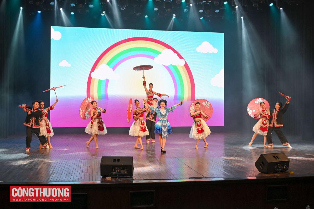 Đội thi UNETI xuất sắc giành Giải Nhất tại Vòng Chung kết Cuộc thi Tìm hiểu Pháp luật về sử dụng năng lượng tiết kiệm và hiệu quả 20 Vòng Chung kết Cuộc thi Tìm hiểu Pháp luật về sử dụng năng lượng tiết kiệm và hiệu quả