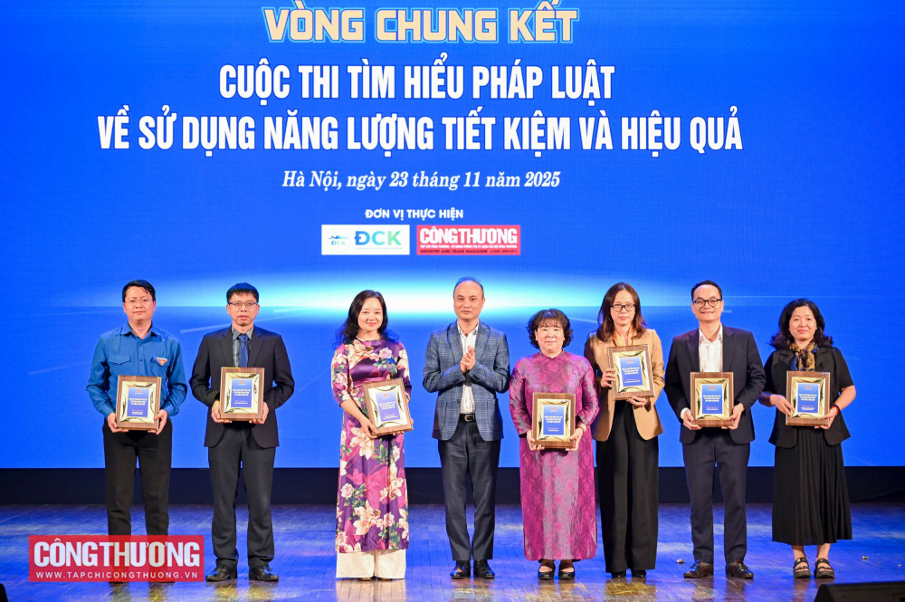 Đội thi UNETI xuất sắc giành Giải Nhất tại Vòng Chung kết Cuộc thi Tìm hiểu Pháp luật về sử dụng năng lượng tiết kiệm và hiệu quả 19 Vòng Chung kết Cuộc thi Tìm hiểu Pháp luật về sử dụng năng lượng tiết kiệm và hiệu quả