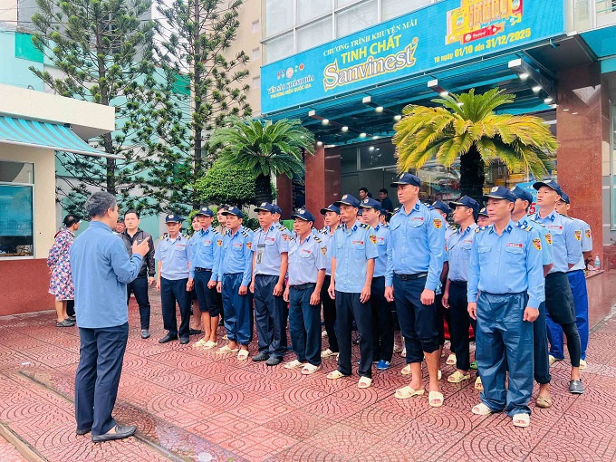 Công ty Yến sào Khánh Hòa giao nhiệm vụ cho các lực lượng tham gia cứu trợ.