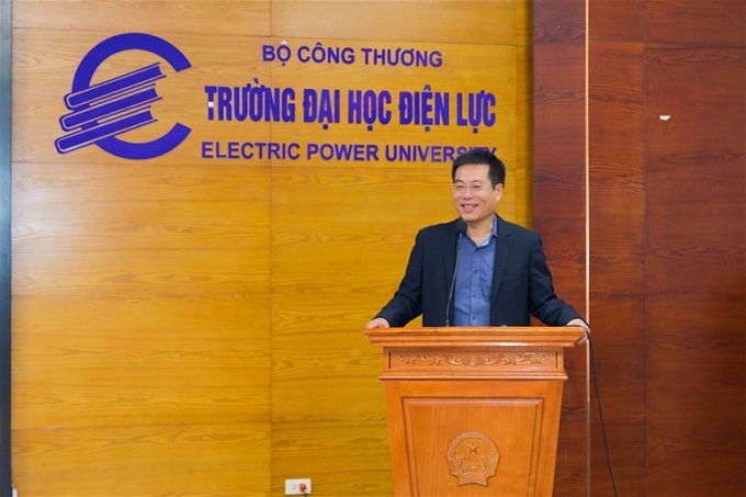 PGS.TS Nguyễn Lê Cường - Phó Hiệu trưởng Nhà trường phát biểu tại cuộc thi. 
