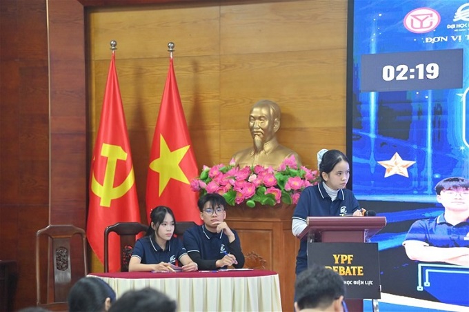 Trường Đại học Điện lực sôi nổi cuộc thi tranh biện mùa 3 - YPF DEBATE 2025