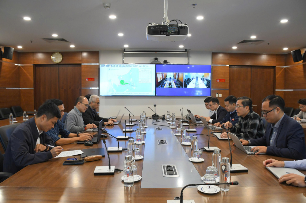 NSMO đã tăng cường chế độ trực vận hành 24/24h tại tất cả các cấp điều độ, từ Trung tâm Điều độ quốc gia đến các miền, phân công trực lãnh đạo và kỹ sư vận hành.