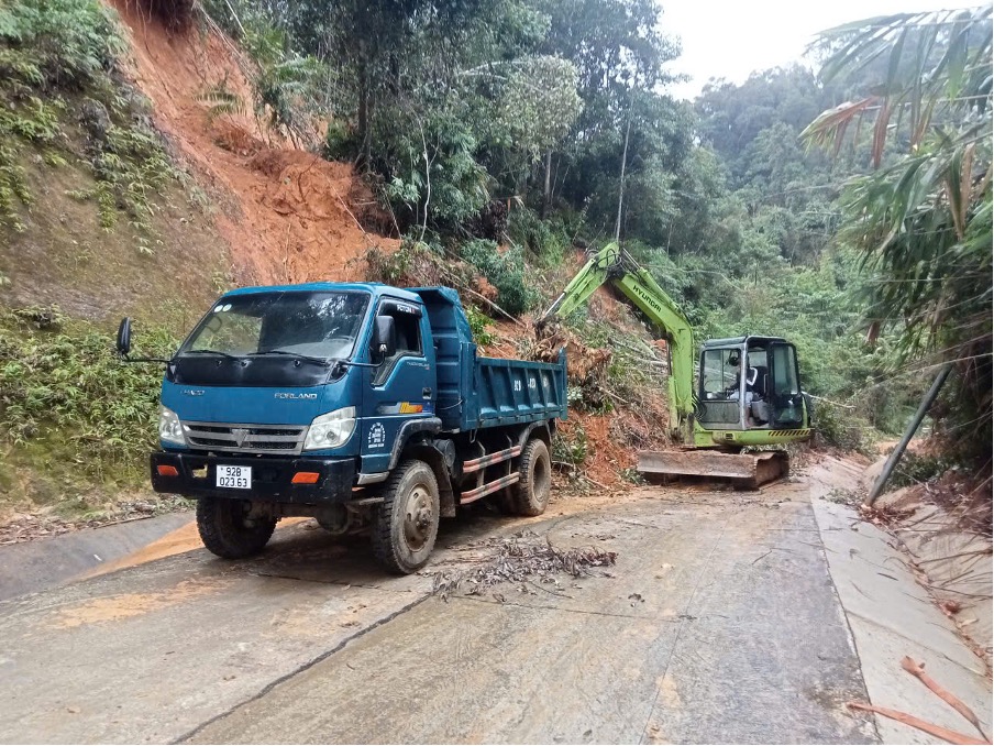 Công tác khắc phục tạm thời hậu quả do mưa bão gây ra tại các công trình của hai nhà máy vẫn đang được Công ty Thủy điện Sông Bung triển khai.