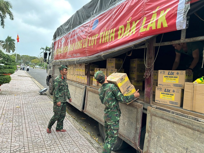 khắc phục mưa lũ 3