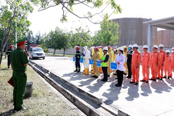 Nhiệt điện Vĩnh Tân tổ chức diễn tập ứng phó sự số hóa chất, tràn dầu