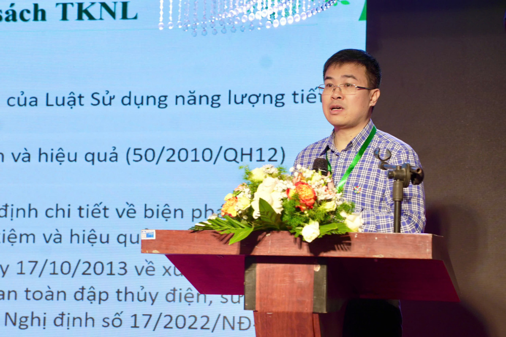 Ông Hoàng Việt Dũng