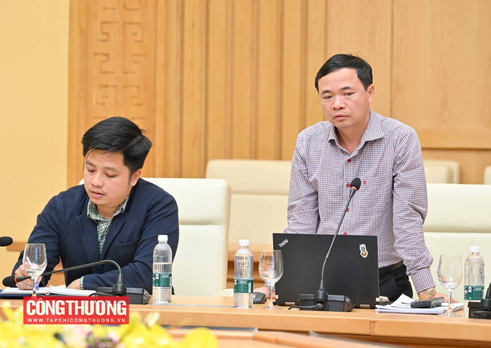 Chiều 28/11/2025, Thứ trưởng Bộ Công Thương Nguyễn Hoàng Long đã chủ trì cuộc họp với các đơn vị có liên quan về việc triển khai kế hoạch vận hành hệ thống điện năm 2026.