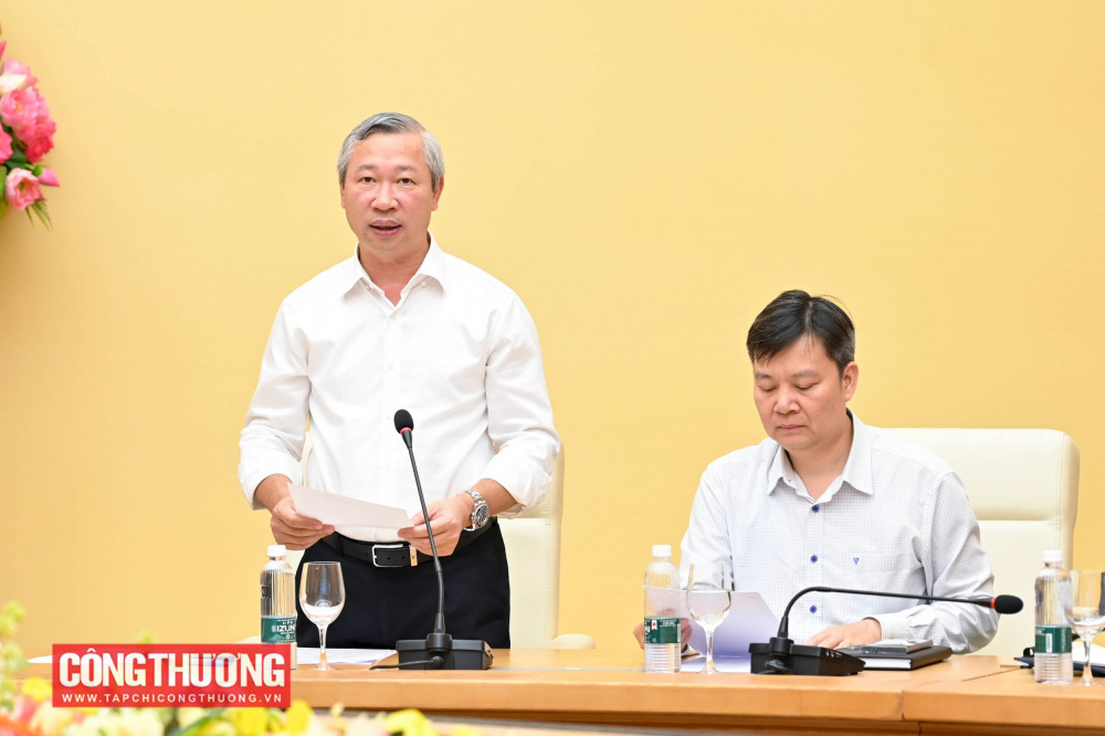 Cục trưởng Cục Điện lực Phạm Nguyên Hùng cho biết các nguồn điện than, thủy điện và nguồn điện tuabin khí vẫn đóng vai trò quan trọng trong việc đảm bảo cung cấp điện cho hệ thống điện quốc gia năm 2026; các nguồn năng lượng tái tạo được huy động theo khả năng phát, phù hợp với các ràng buộc kỹ thuật của hệ thống điện để đáp ứng nhu cầu phụ tải điện