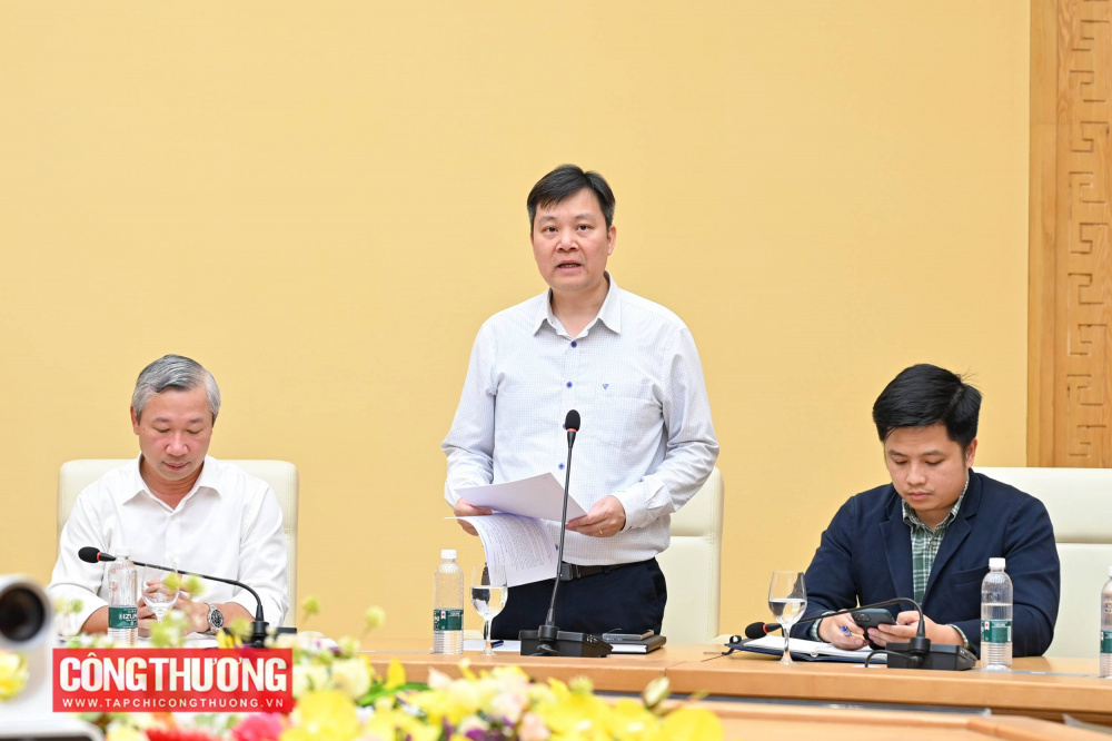 Phó Cục trưởng Cục Điện lực Nguyễn Thế Hữu trình bày các nội dung chính tại Quyết định số 3477/QĐ-BCT 