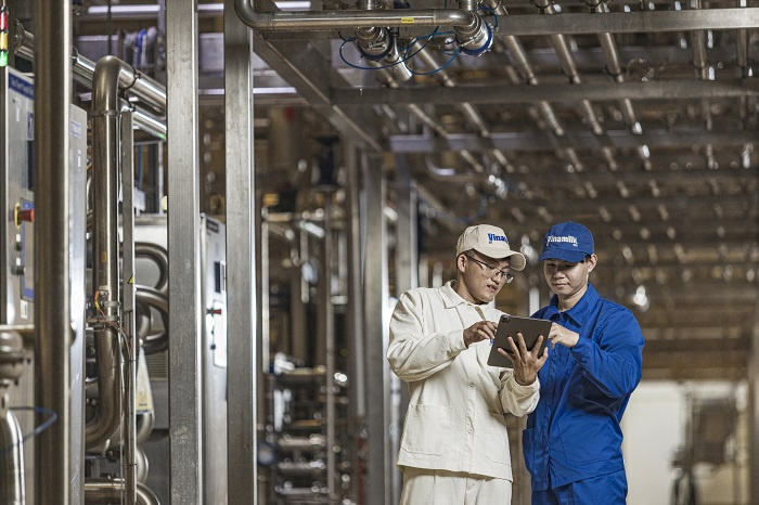 Hệ thống kiểm tra chất lượng sữa độ nhạy cao cho phép Vinamilk kiểm tra chất lượng sữa theo thời gian thực tại mọi điểm quan trọng. (Ảnh: Minh Anh).