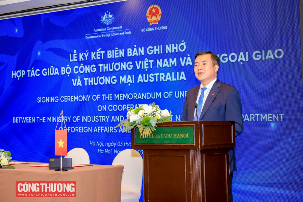 Thứ trưởng Nguyễn Sinh Nhật Tân