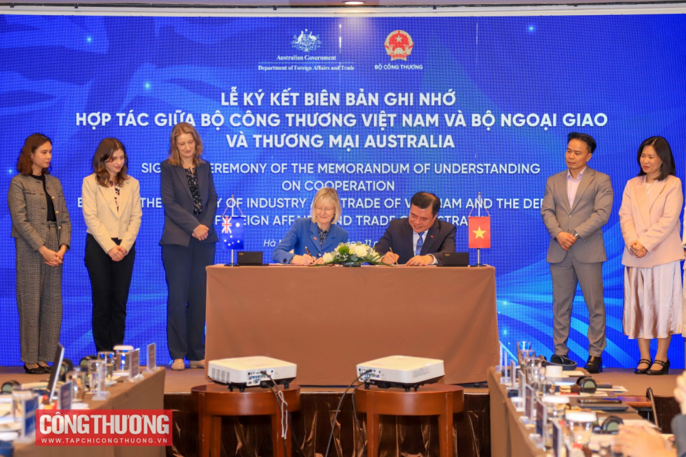 Thứ trưởng Nguyễn Sinh Nhật Tân