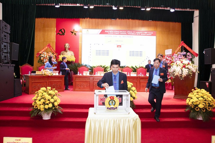 Đại biểu bỏ phiếu bầu Ban Chấp hành khóa XXIII 1