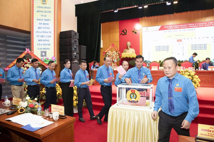 Đại biểu bỏ phiếu bầu Ban Chấp hành khóa XXIII 3