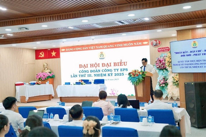 Bí thư Đảng ủy, Giám đốc công ty - Trương Văn Phương phát biểu.