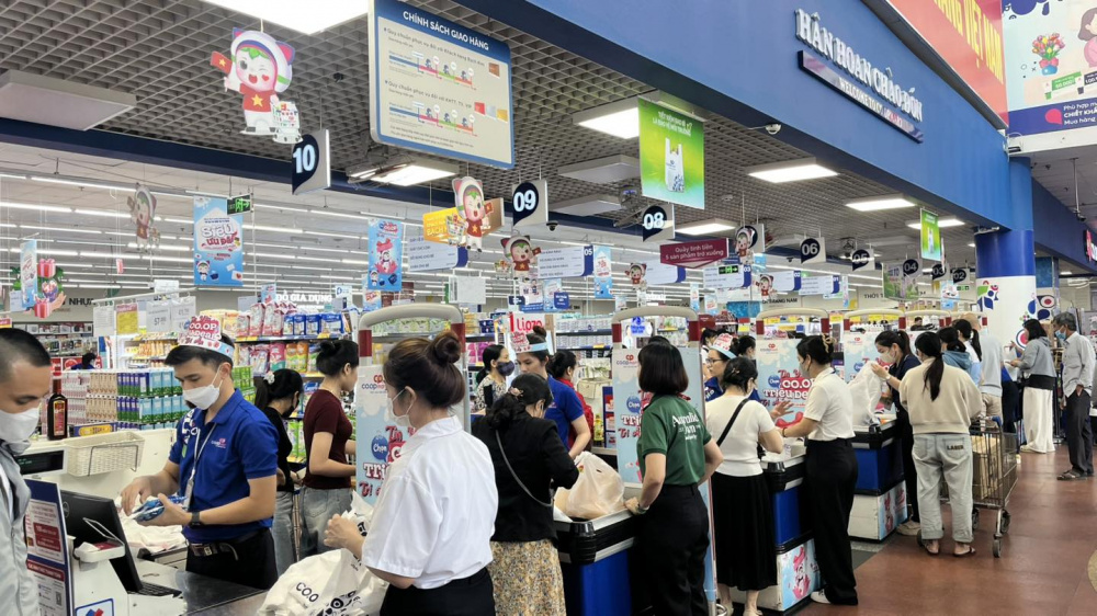 Co.opmart Quy Nhơn vẫn mở cửa hoạt động bình thường nhằm đảm bảo cung ứng đầy đủ hàng hóa thiết yếu, phục vụ nhu cầu mua sắm của người dân trên địa bàn tỉnh Gia Lai