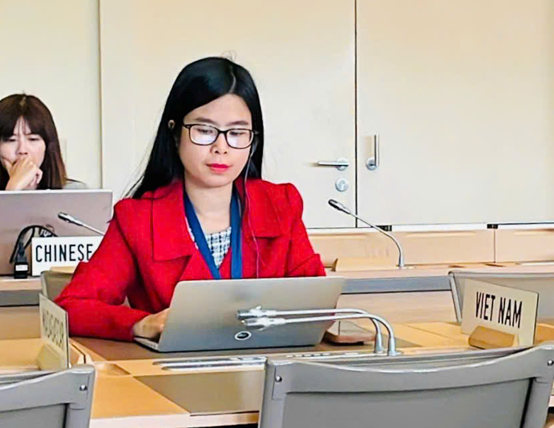 phạm hương giang