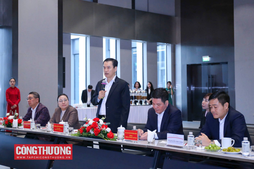 Bộ trưởng Bộ Công Thương Lào Malaithong Kommasith phát biểu tại buổi làm việc