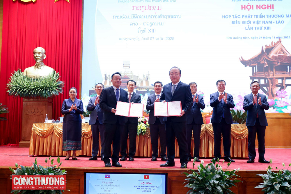 Lễ trao Biên bản ghi nhớ về hợp tác trong lĩnh vực quản lý và phát triển thị trường trong nước giữa Cục Quản lý và Phát triển thị trường trong nước, Bộ Công Thương Việt Nam và Vụ Nội thương, Bộ Công Thương Lào