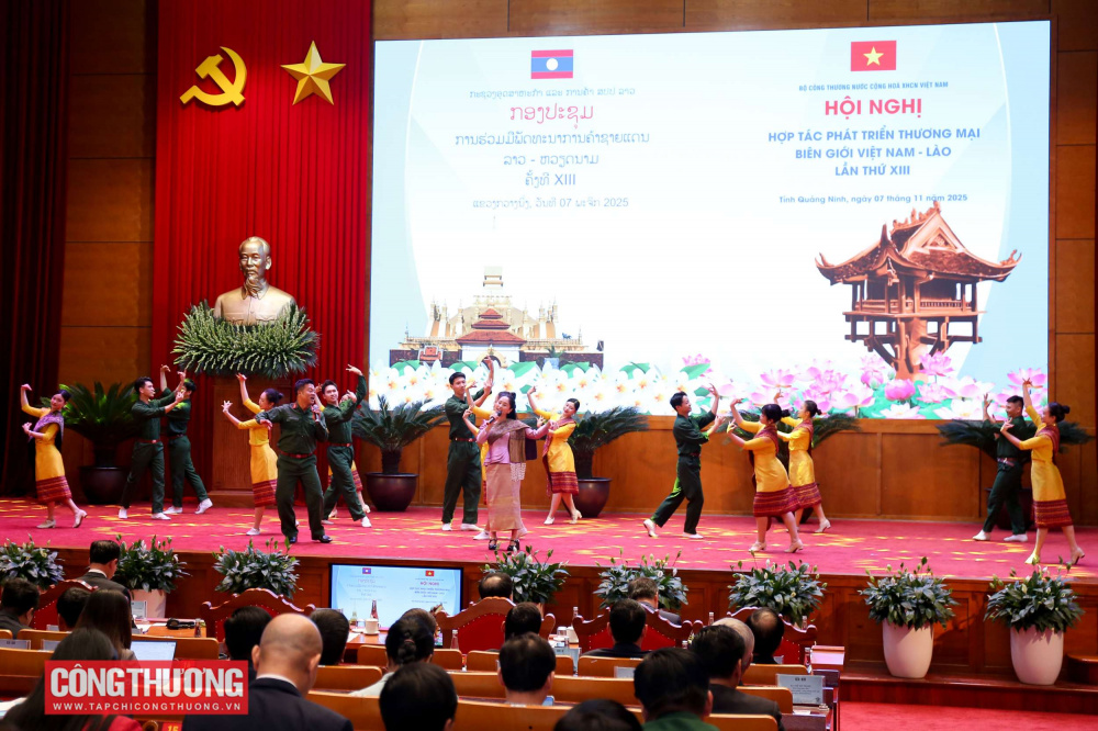 hợp tác phát triển thương mại biên giới Việt Nam - Lào lần thứ XIII