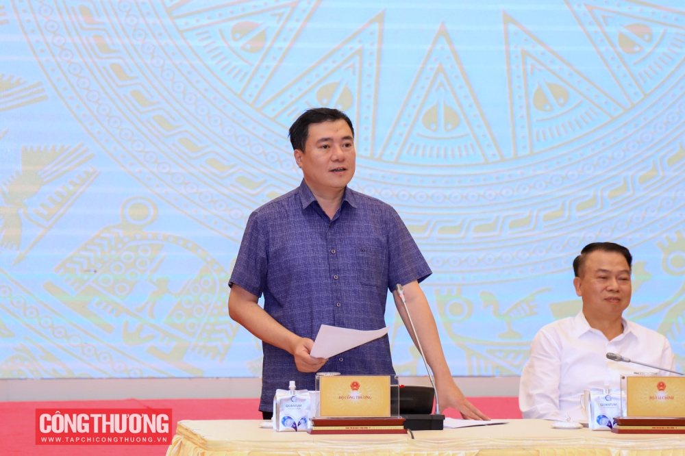 Thứ trưởng Nguyễn Sinh Nhật Tân