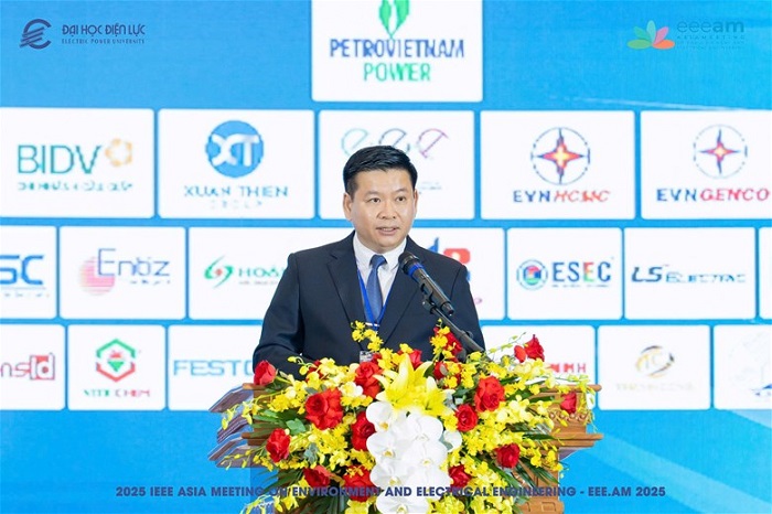 PGS.TS Đinh Văn Châu - Hiệu trưởng Trường Đại học Điện lực phát biểu.
